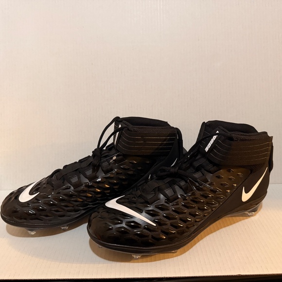 Nike Men”s force savage pro 2 football cleats black/white Sz 14.5